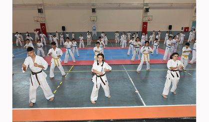 KIŞ SPOR OKULLARI YILDIRIMLI MİNİKLERİ BEKLİYOR