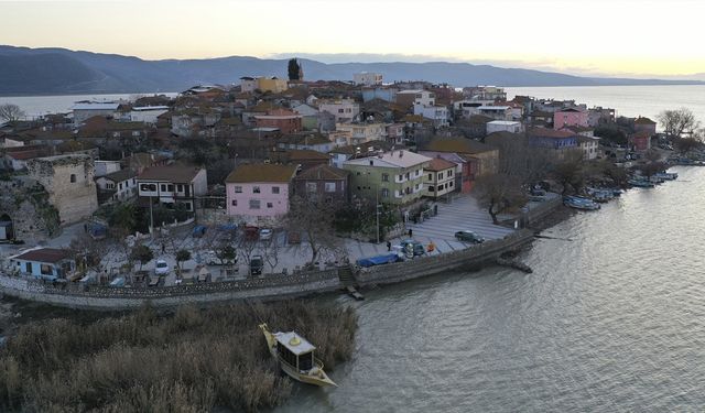 Uluabat Gölü'ne kıyı Gölyazı Mahallesi, yenilenen çehresiyle misafirlerini bekliyor!