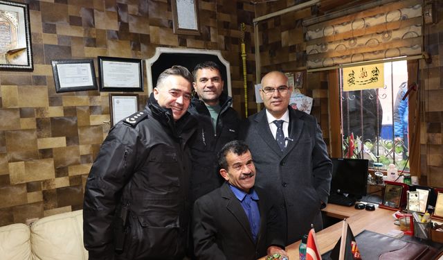 Tavukçu Erhan’da Kahkaha Attıran Ziyaret: Vali Koç’tan Tebessüm Ettiren Sözler