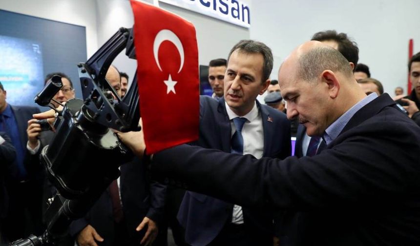 Bakan Soylu, Verimlilik ve Teknoloji Fuarı'nda gençlerle bir araya geldi