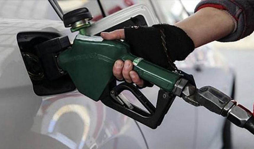 Araç sahiplerine kötü haber, benzine büyük zam geldi