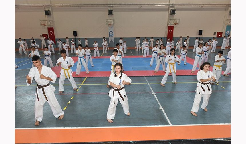 KIŞ SPOR OKULLARI YILDIRIMLI MİNİKLERİ BEKLİYOR
